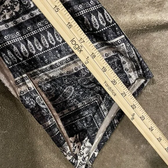 Unity World Wear Womens Black Lace VNeck 3/4 Sleeve Velvet Velour Blouse Size 3X - Picture 9 of 9